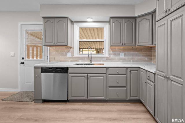 2625 HOLLY Drive, Bettendorf, IA 52722