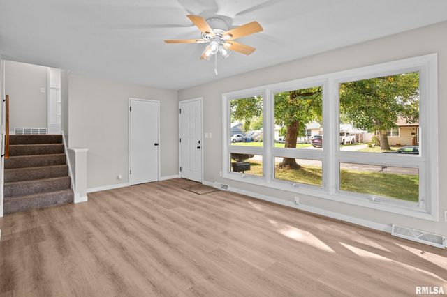 2625 HOLLY Drive, Bettendorf, IA 52722