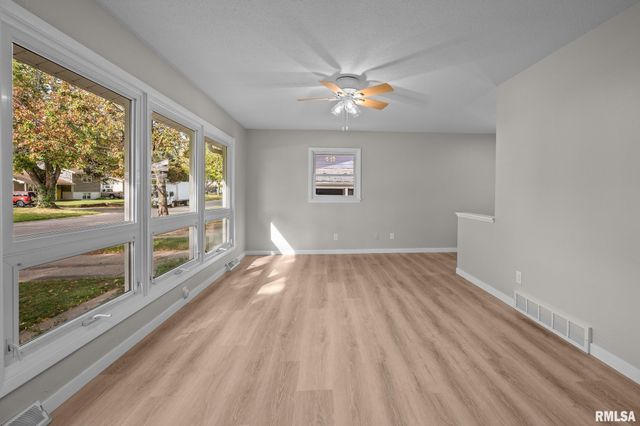 2625 HOLLY Drive, Bettendorf, IA 52722