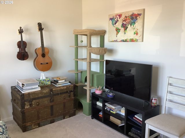 888 BEN BROWN Ln, Woodburn, OR 97071