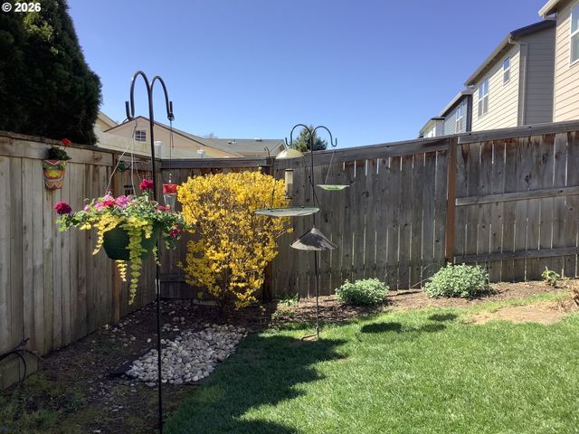 888 BEN BROWN Ln, Woodburn, OR 97071