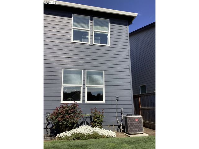 888 BEN BROWN Ln, Woodburn, OR 97071