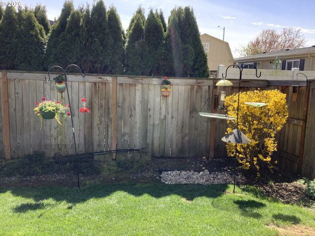 888 BEN BROWN Ln, Woodburn, OR 97071