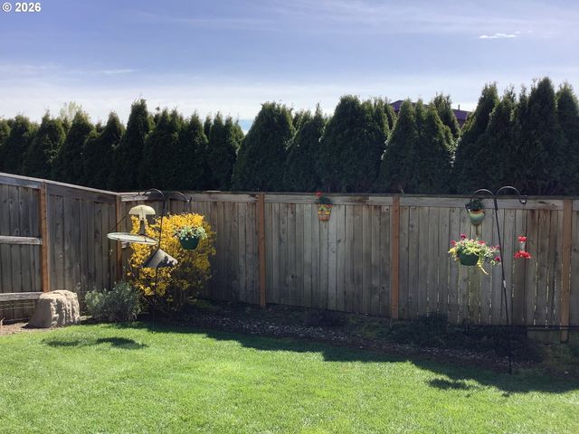 888 BEN BROWN Ln, Woodburn, OR 97071