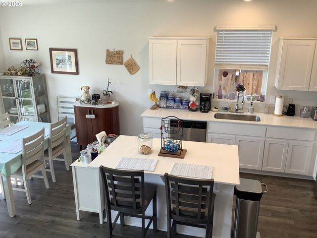 888 BEN BROWN Ln, Woodburn, OR 97071