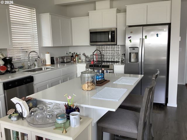 888 BEN BROWN Ln, Woodburn, OR 97071