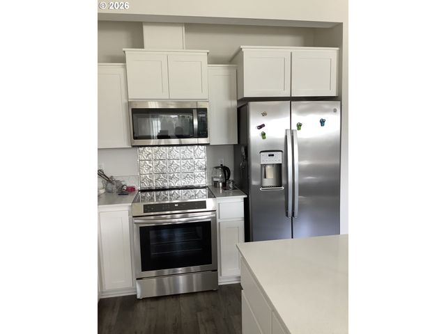 888 BEN BROWN Ln, Woodburn, OR 97071