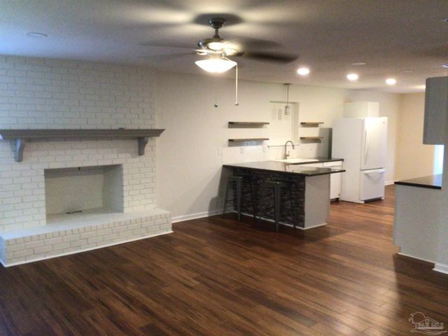 6852 Lake Joanne Dr, Pensacola, FL 32506