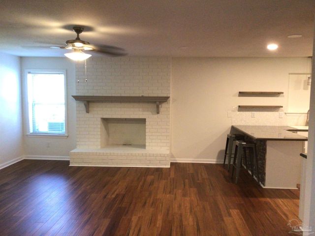 6852 Lake Joanne Dr, Pensacola, FL 32506