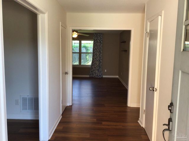 6852 Lake Joanne Dr, Pensacola, FL 32506