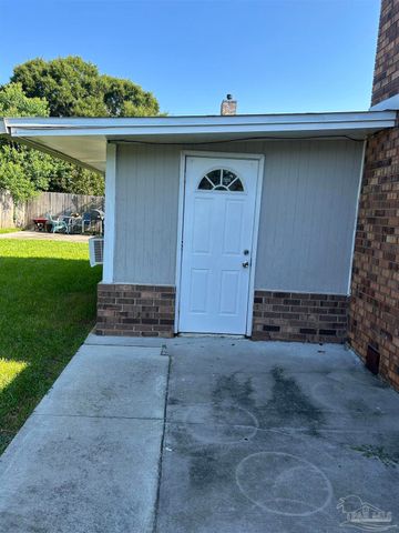 6852 Lake Joanne Dr, Pensacola, FL 32506