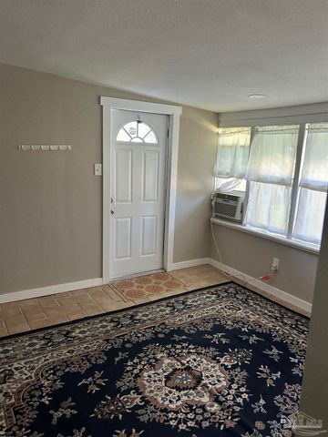 6852 Lake Joanne Dr, Pensacola, FL 32506