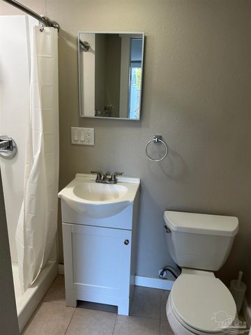 6852 Lake Joanne Dr, Pensacola, FL 32506