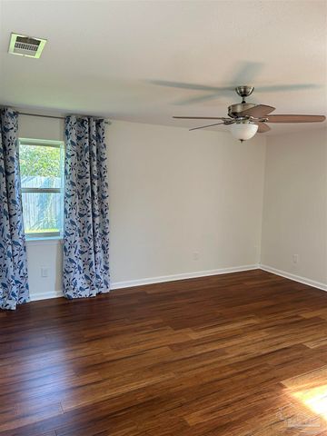 6852 Lake Joanne Dr, Pensacola, FL 32506