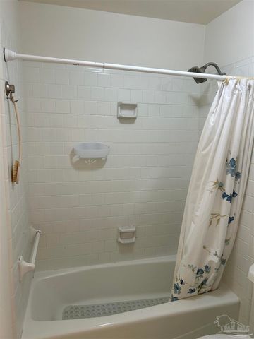 6852 Lake Joanne Dr, Pensacola, FL 32506