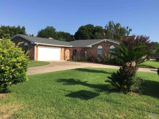 6852 Lake Joanne Dr, Pensacola, FL 32506