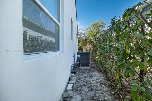 529 NW 42nd St, Miami, FL 33127