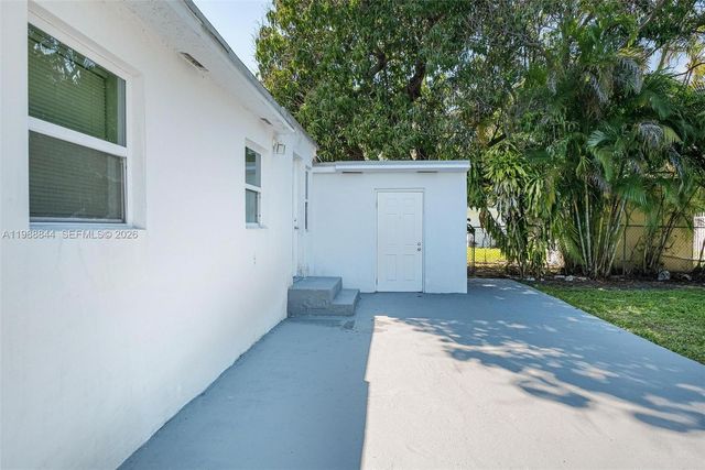 529 NW 42nd St, Miami, FL 33127