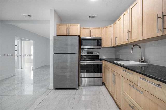 529 NW 42nd St, Miami, FL 33127