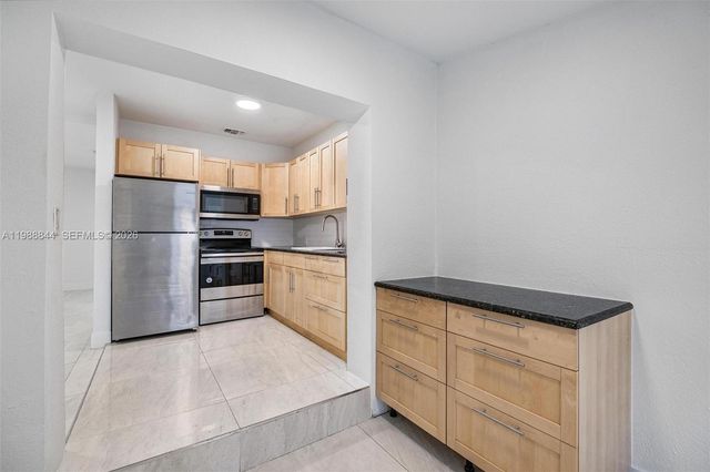 529 NW 42nd St, Miami, FL 33127