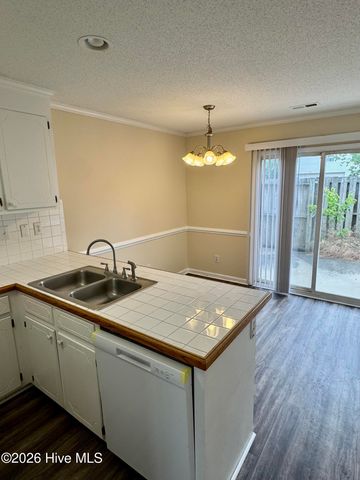 3951 Sterling Pointe Drive Ooo6, Winterville, NC 28590
