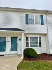 3951 Sterling Pointe Drive Ooo6, Winterville, NC 28590