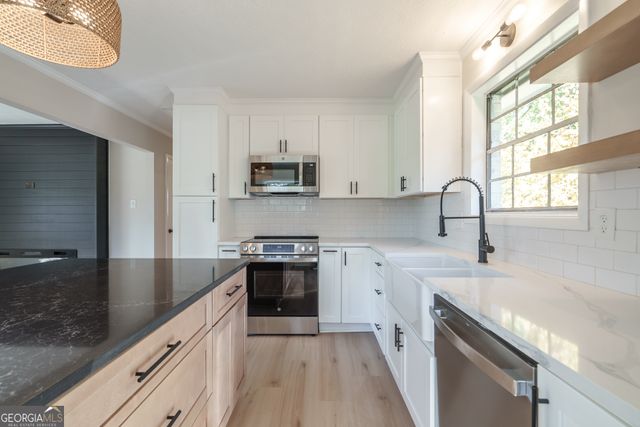 511 Lee Byrd Road, Loganville, GA 30052