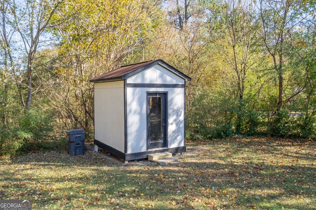 511 Lee Byrd Road, Loganville, GA 30052