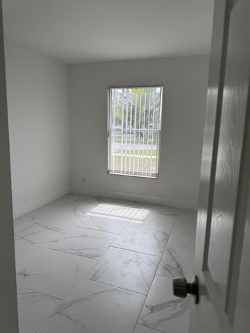 501 SW 83rd Avenue, North Lauderdale, FL 33068