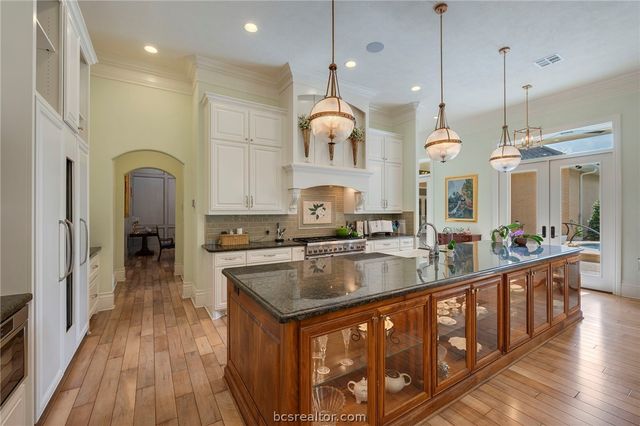 4211 Serrano Court, Bryan, TX 77802