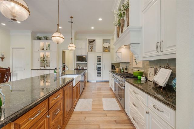 4211 Serrano Court, Bryan, TX 77802