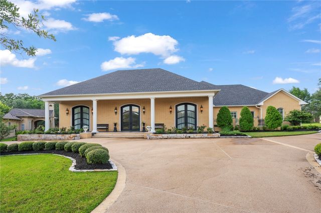 4211 Serrano Court, Bryan, TX 77802