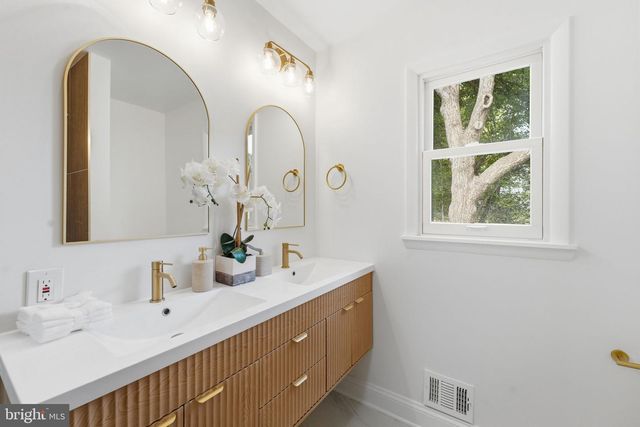 1716 MACON ST, Mclean, VA 22101