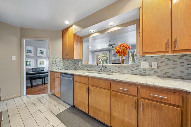 1707 Spyglass DR 110, Austin, TX 78746