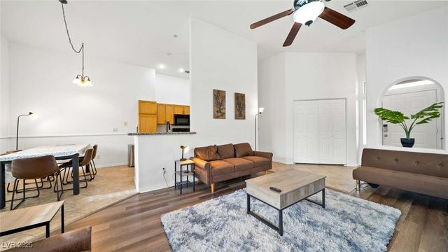 8033 Summer Harvest Avenue, Las Vegas, NV 89129