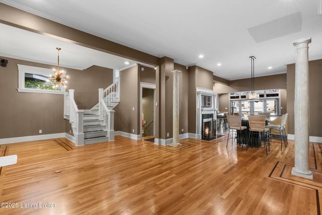 2229 Dearing Ct, Louisville, KY 40204