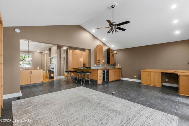 2229 Dearing Ct, Louisville, KY 40204
