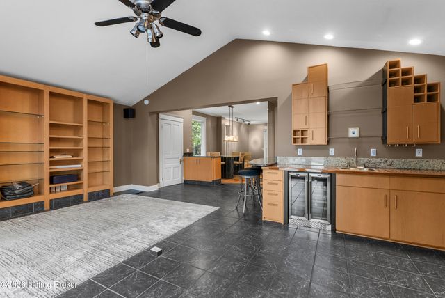 2229 Dearing Ct, Louisville, KY 40204