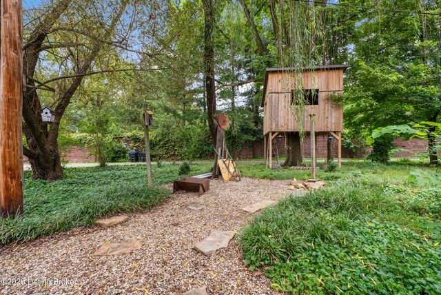 2229 Dearing Ct, Louisville, KY 40204