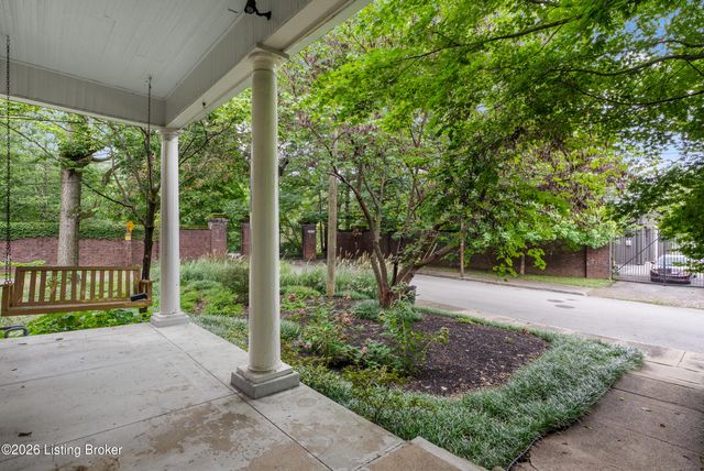 2229 Dearing Ct, Louisville, KY 40204