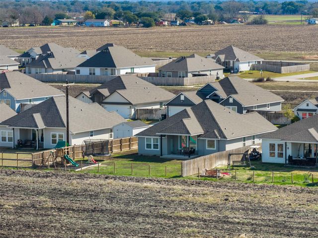 221 Brazos Bend, Snook, TX 77879