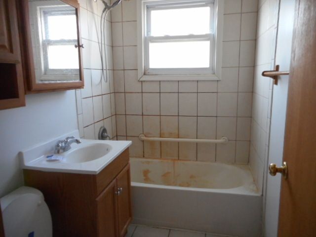 221 E Dickens Avenue, Northlake, IL 60164