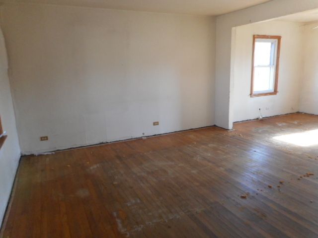 221 E Dickens Avenue, Northlake, IL 60164