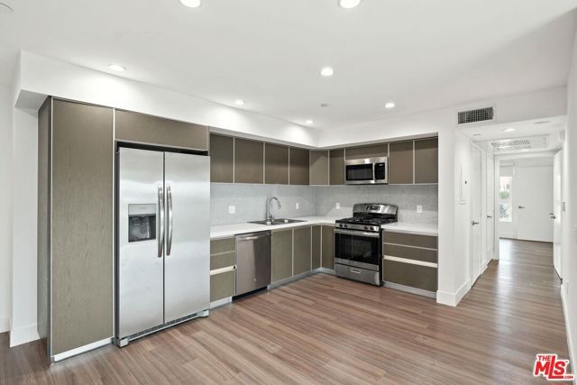 1539 Purdue 301, Los Angeles, CA 90025