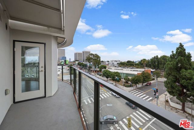 1539 Purdue 301, Los Angeles, CA 90025