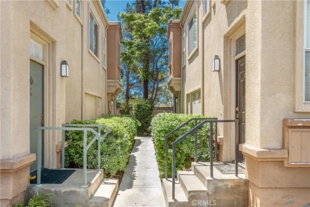 26939 Hillsborough Parkway 20, Valencia, CA 91354