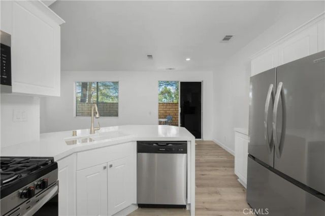 26939 Hillsborough Parkway 20, Valencia, CA 91354
