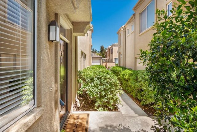 26939 Hillsborough Parkway 20, Valencia, CA 91354