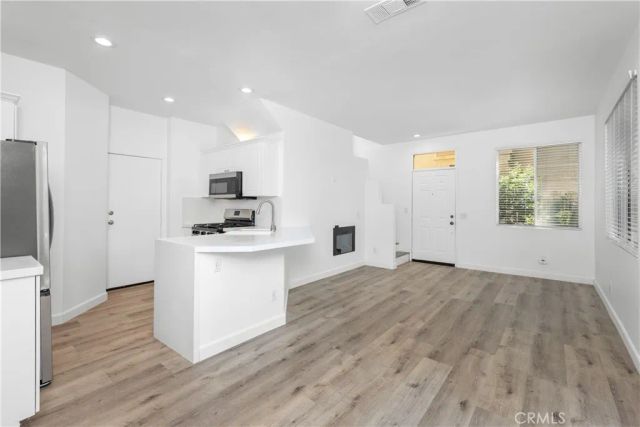 26939 Hillsborough Parkway 20, Valencia, CA 91354