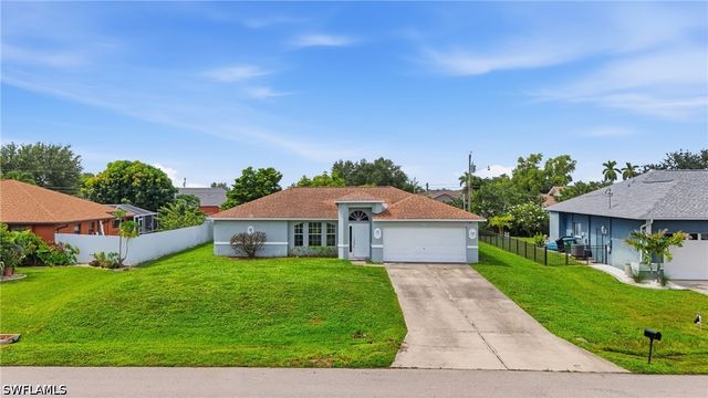 202 SW 11th TER, Cape Coral, FL 33991
